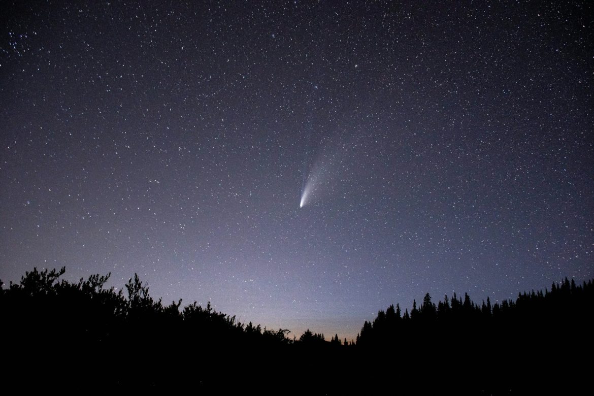 Espetáculos Cósmicos: Foto “Milagrosa” de Cometa e Visitante Interestelar Agitam a Astronomia