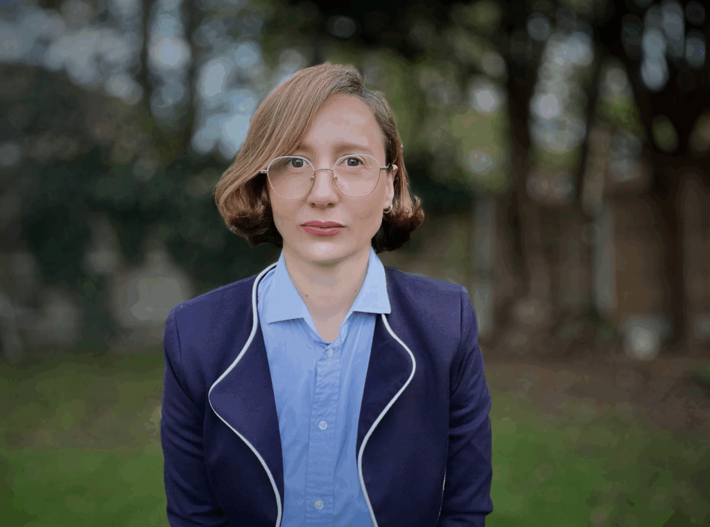 Influenciadora brasileira está sendo investigada criminalmente pela polícia por criticar a ideologia de gênero online.