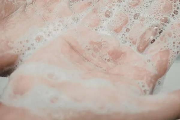 Nossas mãos estão nojentas. Veja o que fazer a respeito.