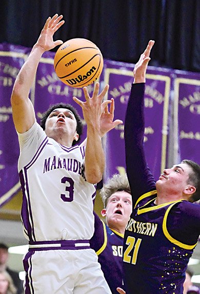 O modo playoffs entra em ação para o time de basquete masculino da Bishop Guilfoyle.