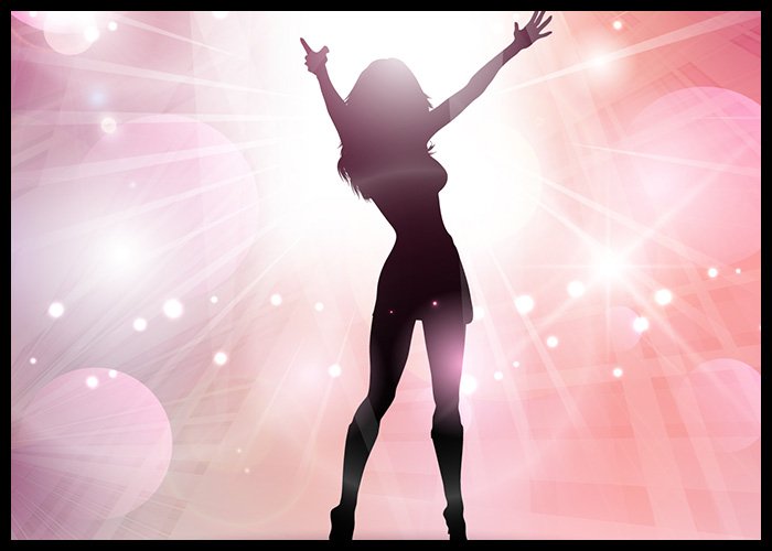 Megan Moroney e Sylvia Rhone serão homenageadas no evento Sharing The Spotlight da She Is The Music.