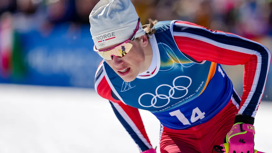 A norueguesa Klaebo conquista sua 9ª medalha de ouro no esqui cross-country, estabelecendo um novo recorde nos Jogos Olímpicos de Inverno.