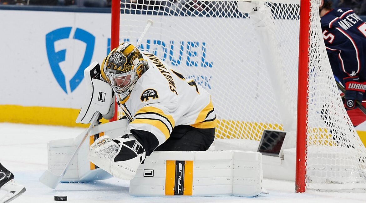 Gol de Viktor Arvidsson na disputa de pênaltis completa a virada dos Bruins para a vitória por 4 a 3 sobre os Blue Jackets.