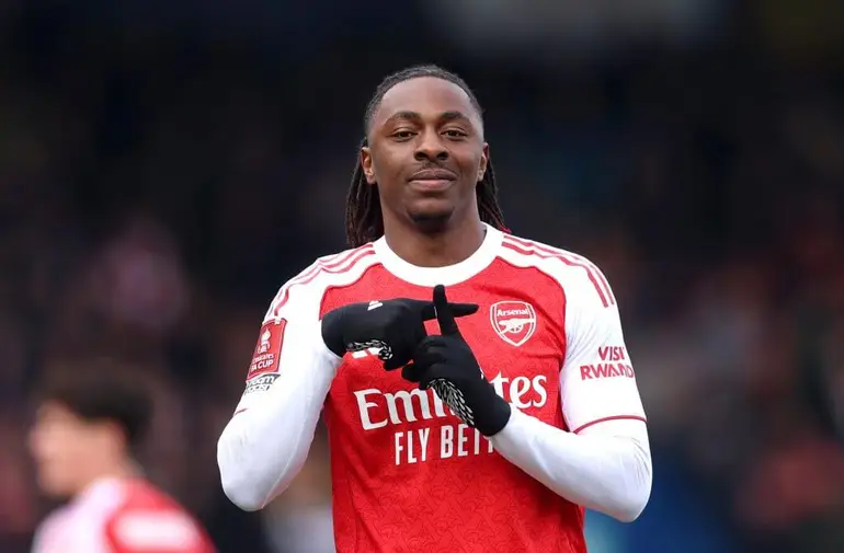 Mansfield 1 x 2 Arsenal – Como se saíram os craques Dowman e Salmon? Madueke menciona o século