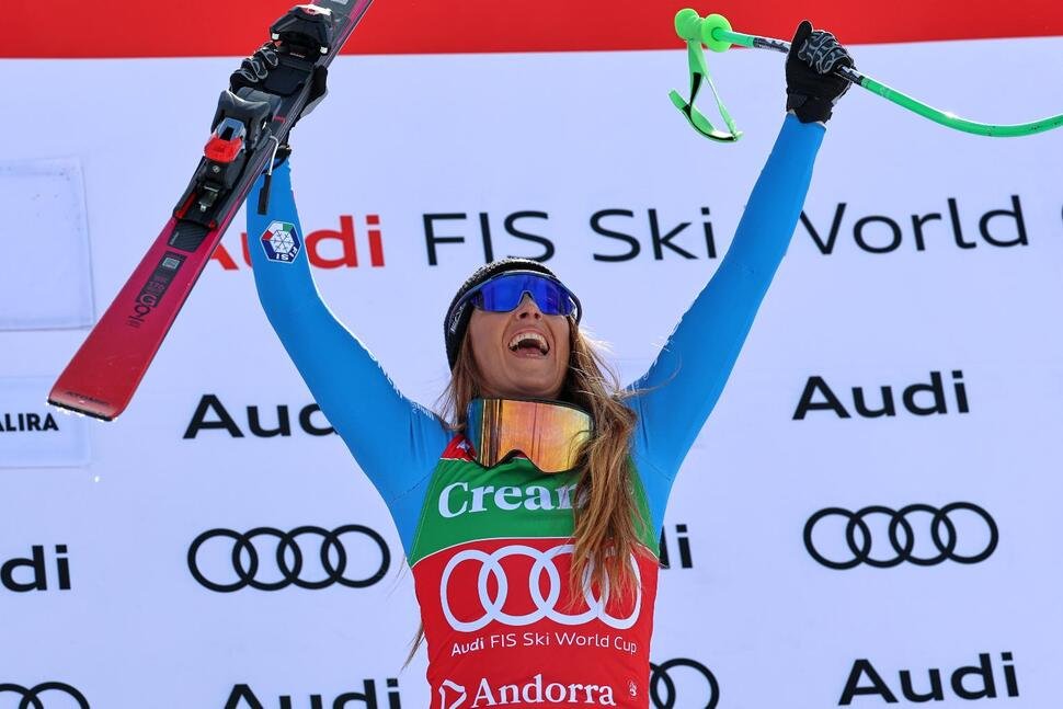 A esquiadora italiana Sofia Goggia vence o Super-G e retoma a liderança isolada na classificação da Copa do Mundo.