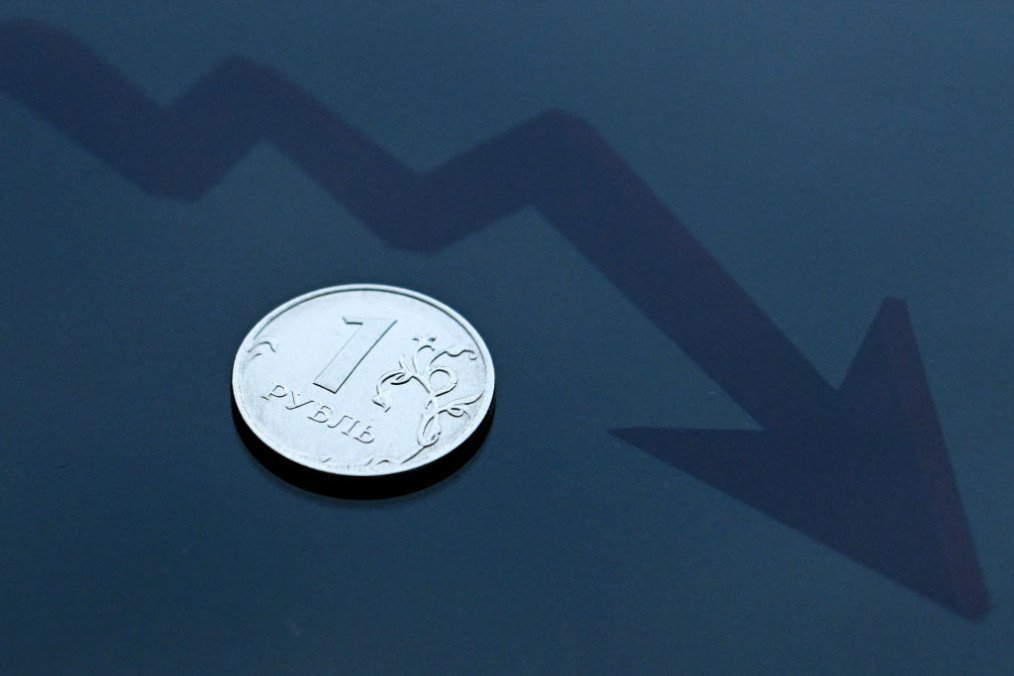 A economia russa encolhe pela primeira vez desde 2023, com queda de 2,1% no PIB de janeiro.