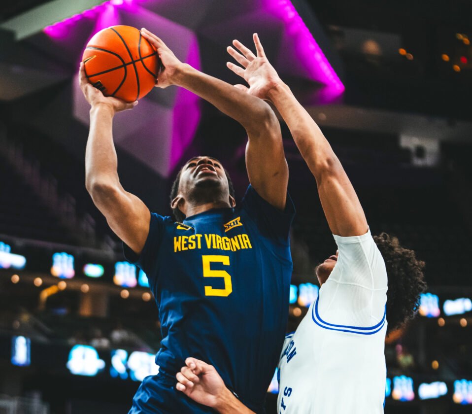 WVU vence Creighton e chega à final do basquete universitário.