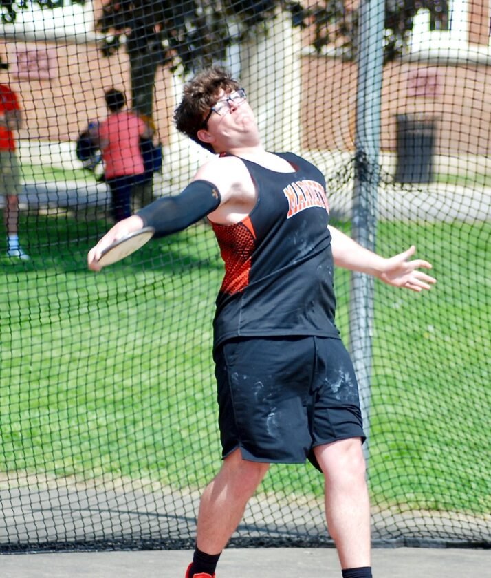 Os Tigers competem no Torneio Russ Parsons de Parkersburg.