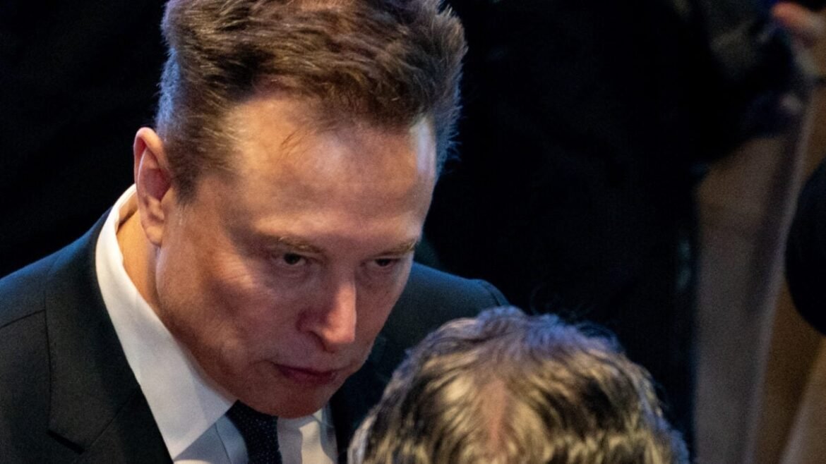 SpaceX se tornando uma empresa de capital aberto pode roubar Elon Musk de uma excelente fonte de dinheiro fácil