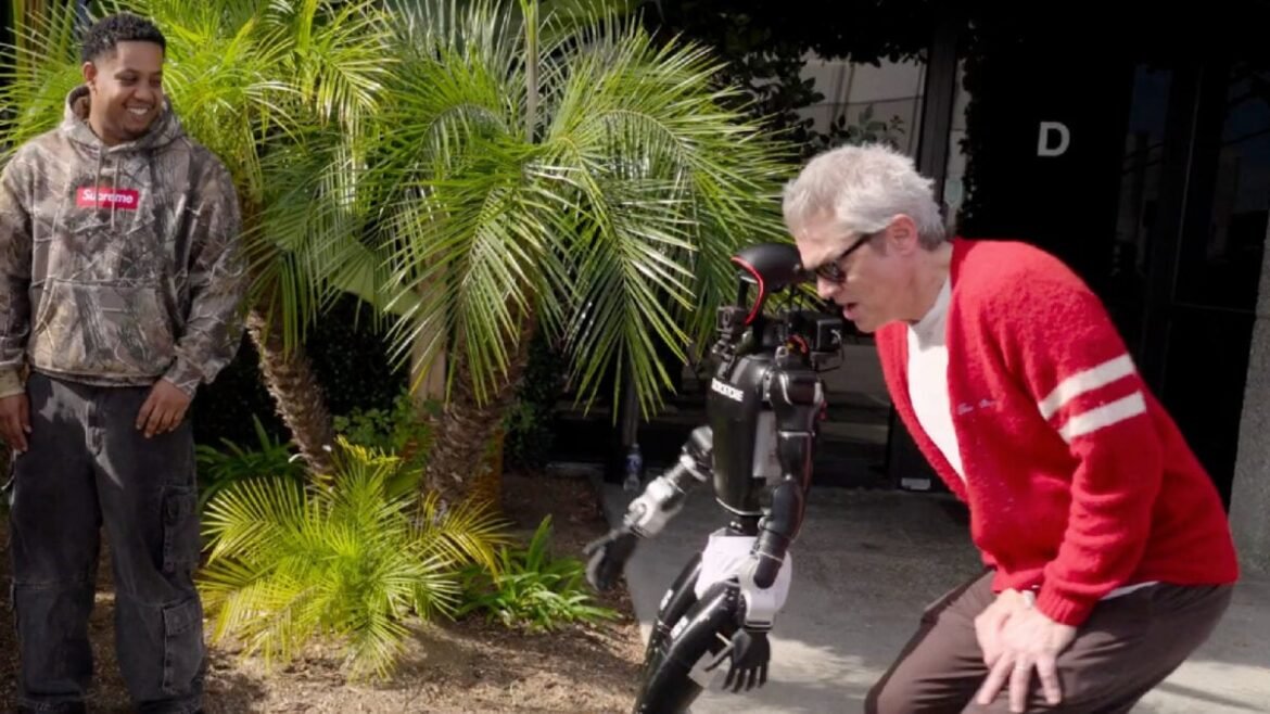 Um robô é o mais novo membro do Jackass em seu trailer ‘Melhor e Último’