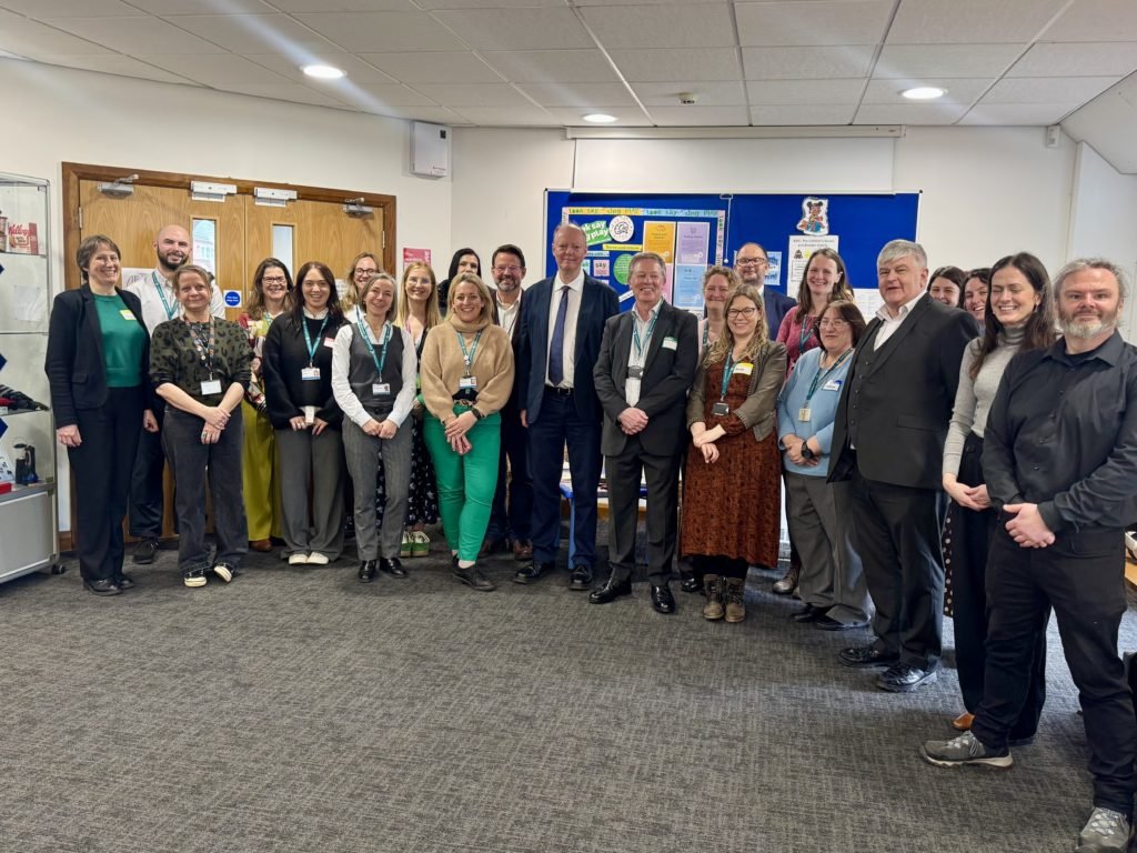 Somerset apresenta soluções lideradas pela comunidade durante visita do Diretor Médico